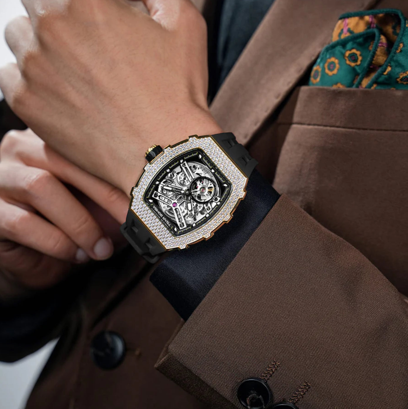 Tsar Automatic Negro-Dorado Zirconia